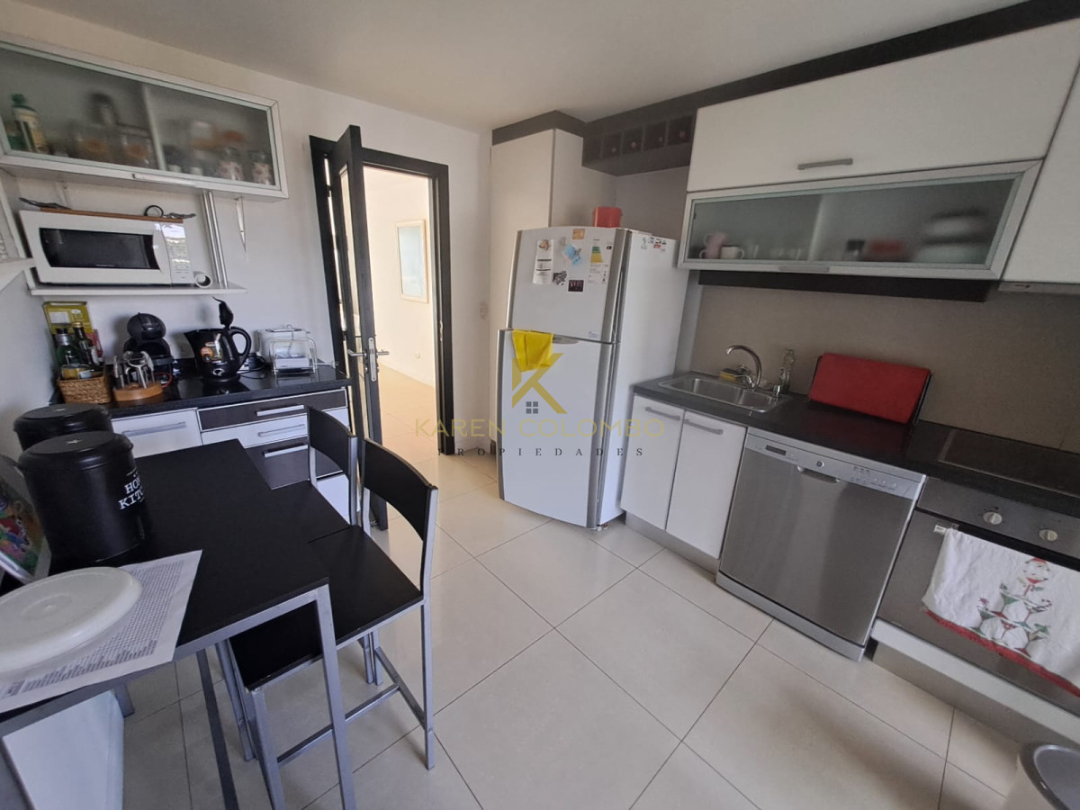 Apartamento ID.21096100 - Apartamento en Playa Mansa a la venta 3 Dormitorios con vista