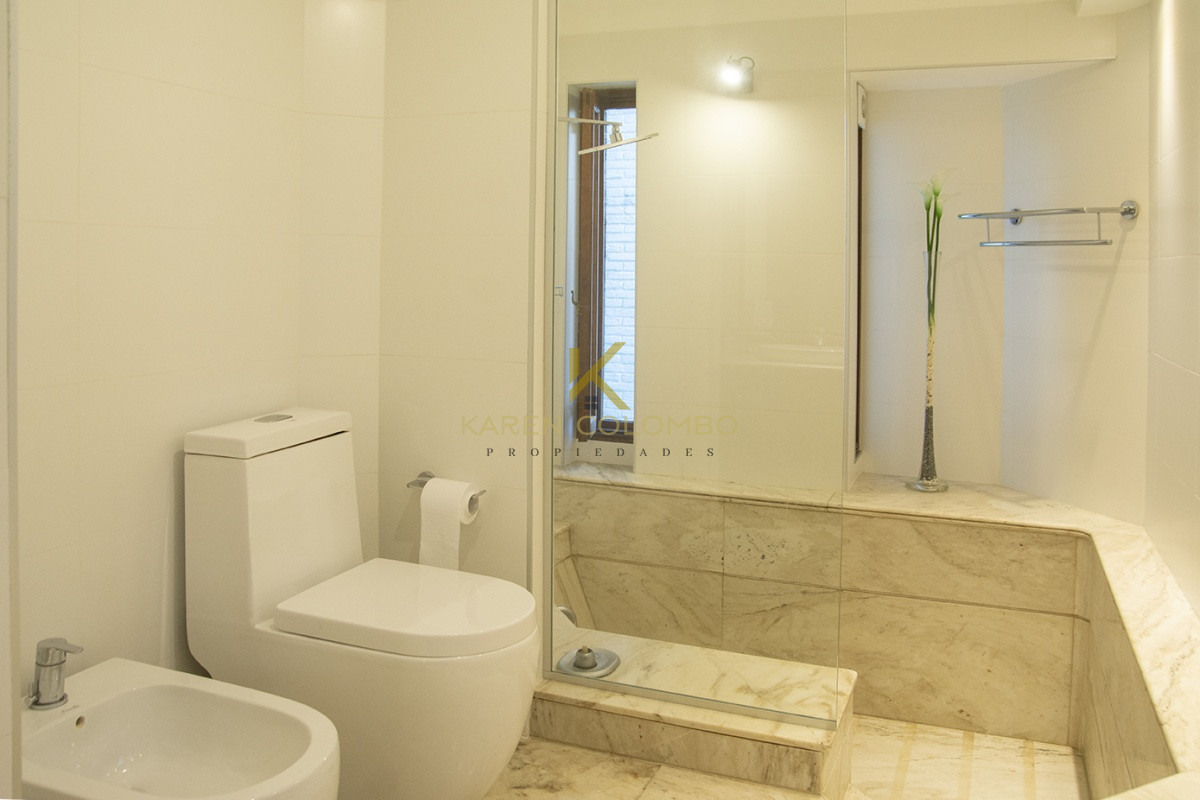 Casa ID.21094049 - Casa a la venta en playa mansa Punta Del Este, gran tamaño ubicada en zona privilegiada.