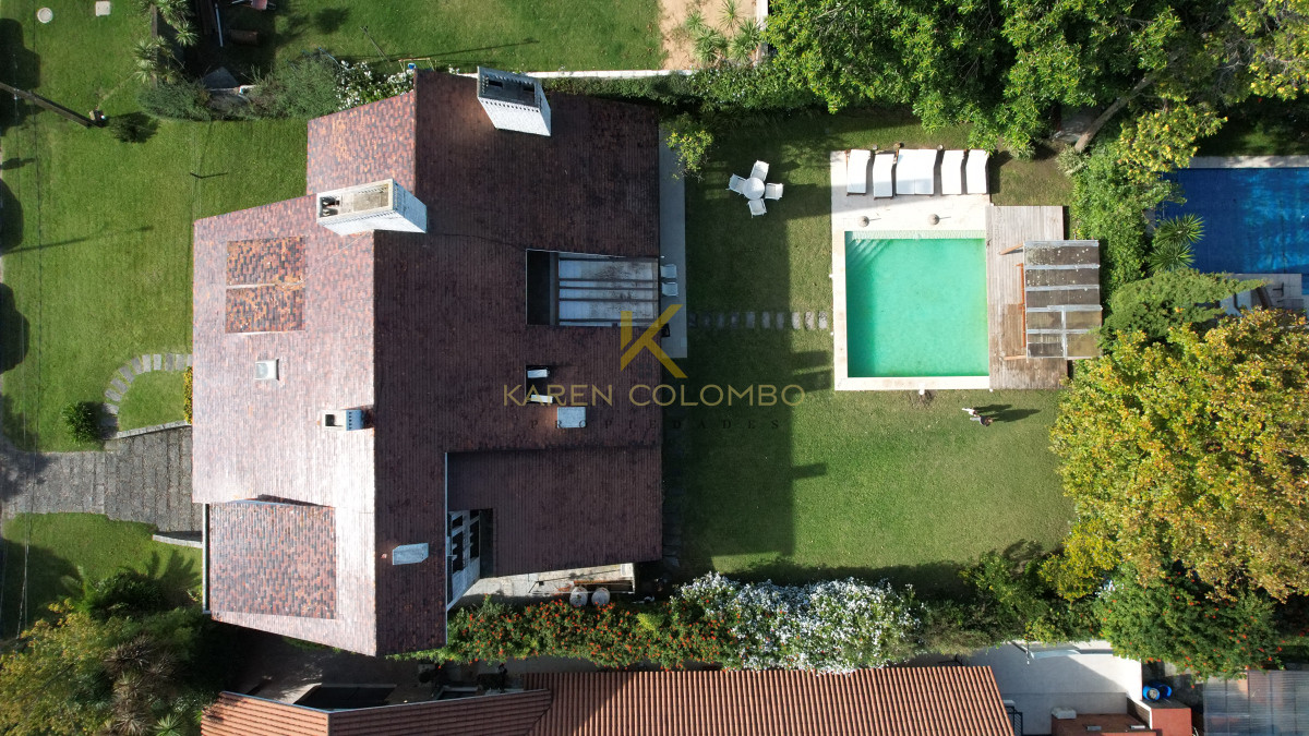 Casa ID.21094049 - Casa a la venta en playa mansa Punta Del Este, gran tamaño ubicada en zona privilegiada.