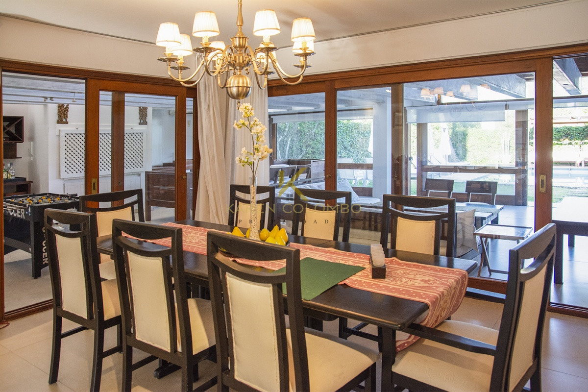 Casa ID.21094049 - Casa a la venta en playa mansa Punta Del Este, gran tamaño ubicada en zona privilegiada.