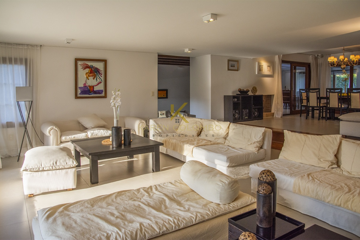 Casa ID.21094049 - Casa a la venta en playa mansa Punta Del Este, gran tamaño ubicada en zona privilegiada.
