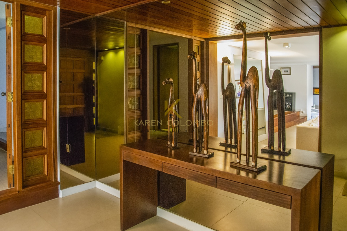 Casa ID.21094049 - Casa a la venta en playa mansa Punta Del Este, gran tamaño ubicada en zona privilegiada.