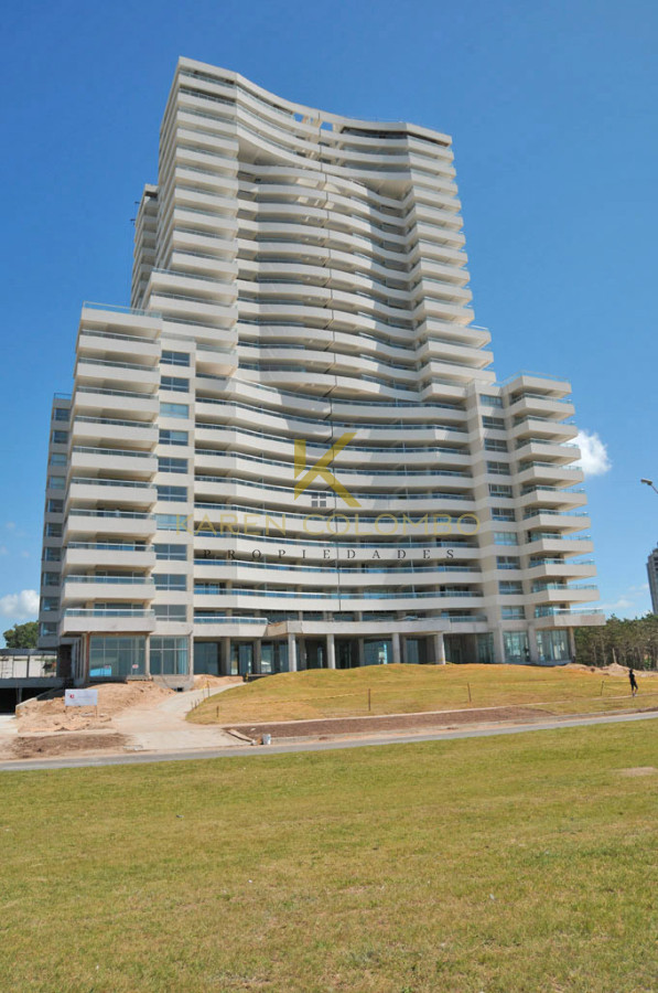 Apartamento ID.21096548 - Departamento en Torre Lobos en alquiler frente al mar, 3 dormitorios mas dependencia