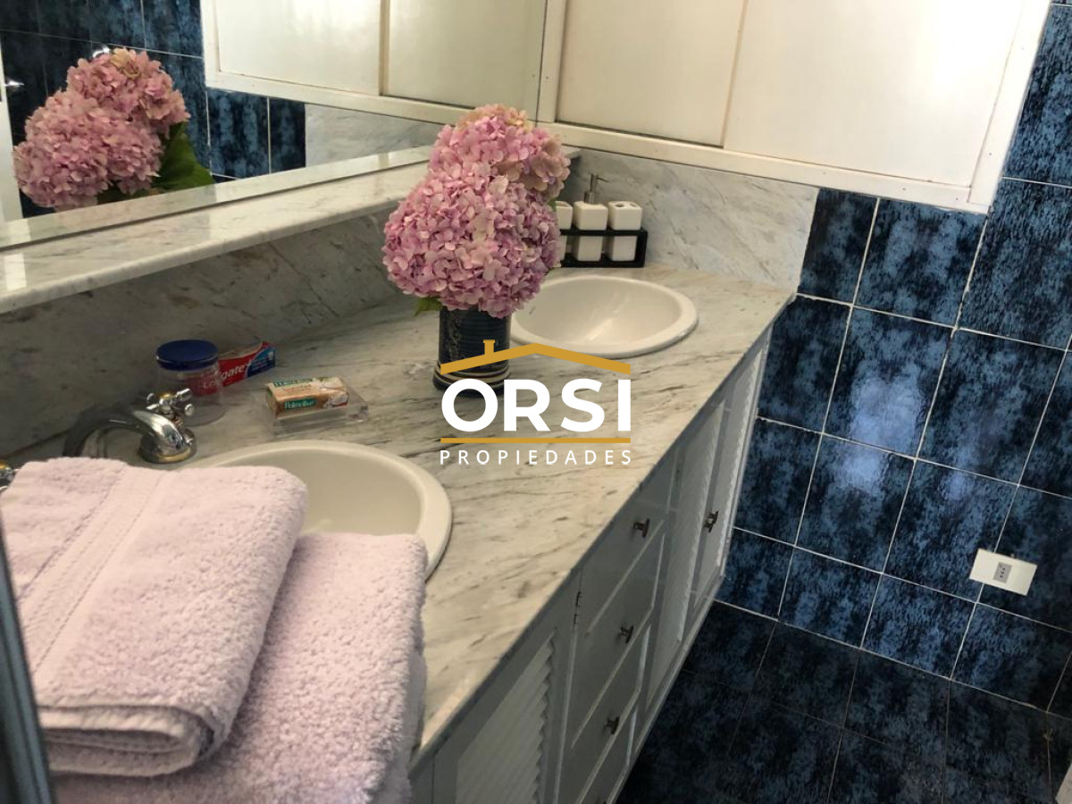 Casa ID.98 - Muy buena propiedad en venta, 5 dormitorios en barrio Cantegril, Punta del Este 