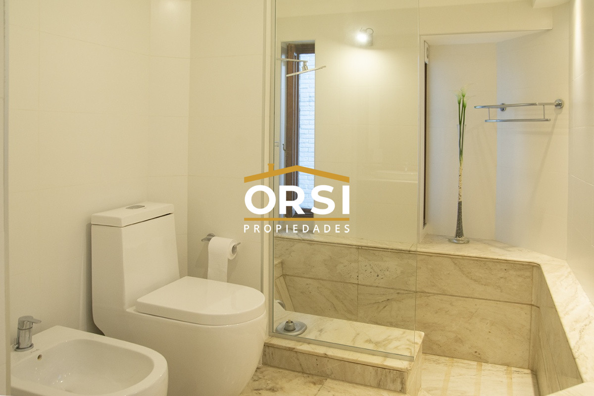 Casa ID.94 - Casa a la venta en playa mansa Punta Del Este, gran tamaño ubicada en zona privilegiada.