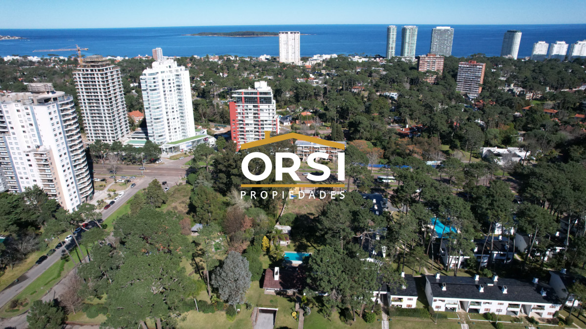 Casa ID.98 - Muy buena propiedad en venta, 5 dormitorios en barrio Cantegril, Punta del Este 