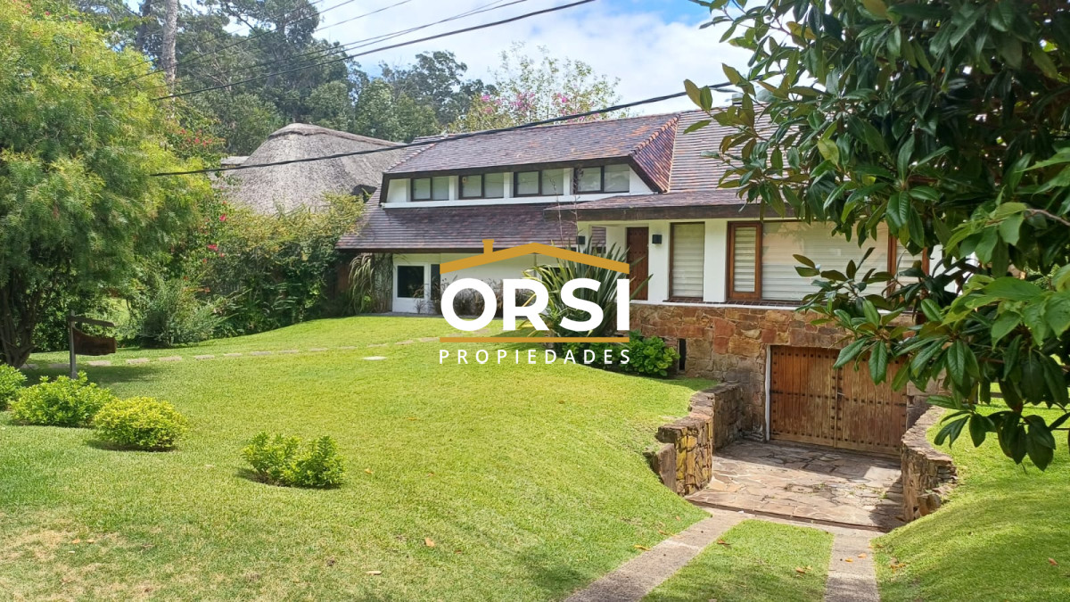 Casa ID.100 - Vende gran casa para vivir todo el año, de 3 dormitorios en Punta del Este 