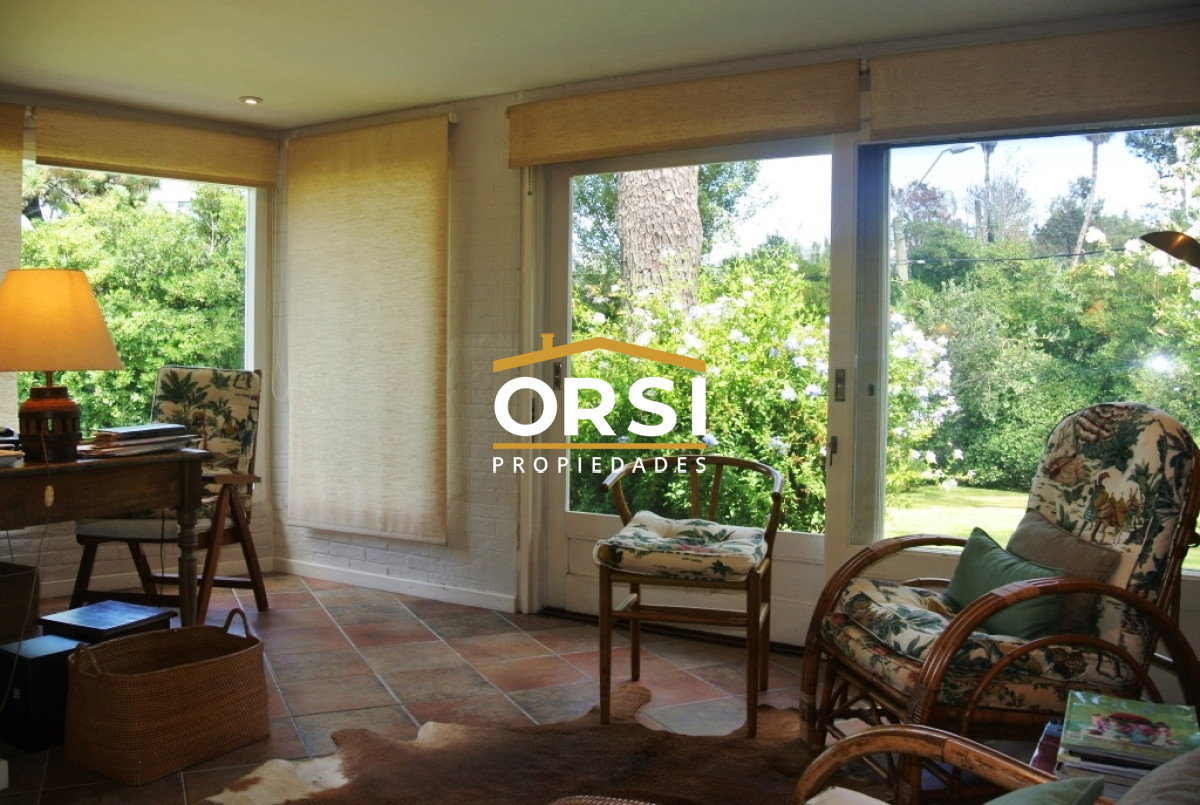 Casa ID.97 - Vende casa en excelente zona, de 5 dormitorios en Brava Punta del Este 
