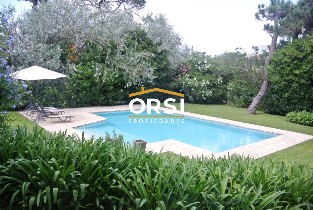 Casa ID.97 - Vende casa en excelente zona, de 5 dormitorios en Brava Punta del Este 