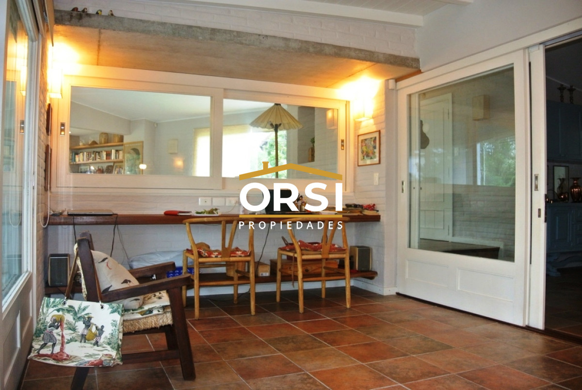 Casa ID.97 - Vende casa en excelente zona, de 5 dormitorios en Brava Punta del Este 