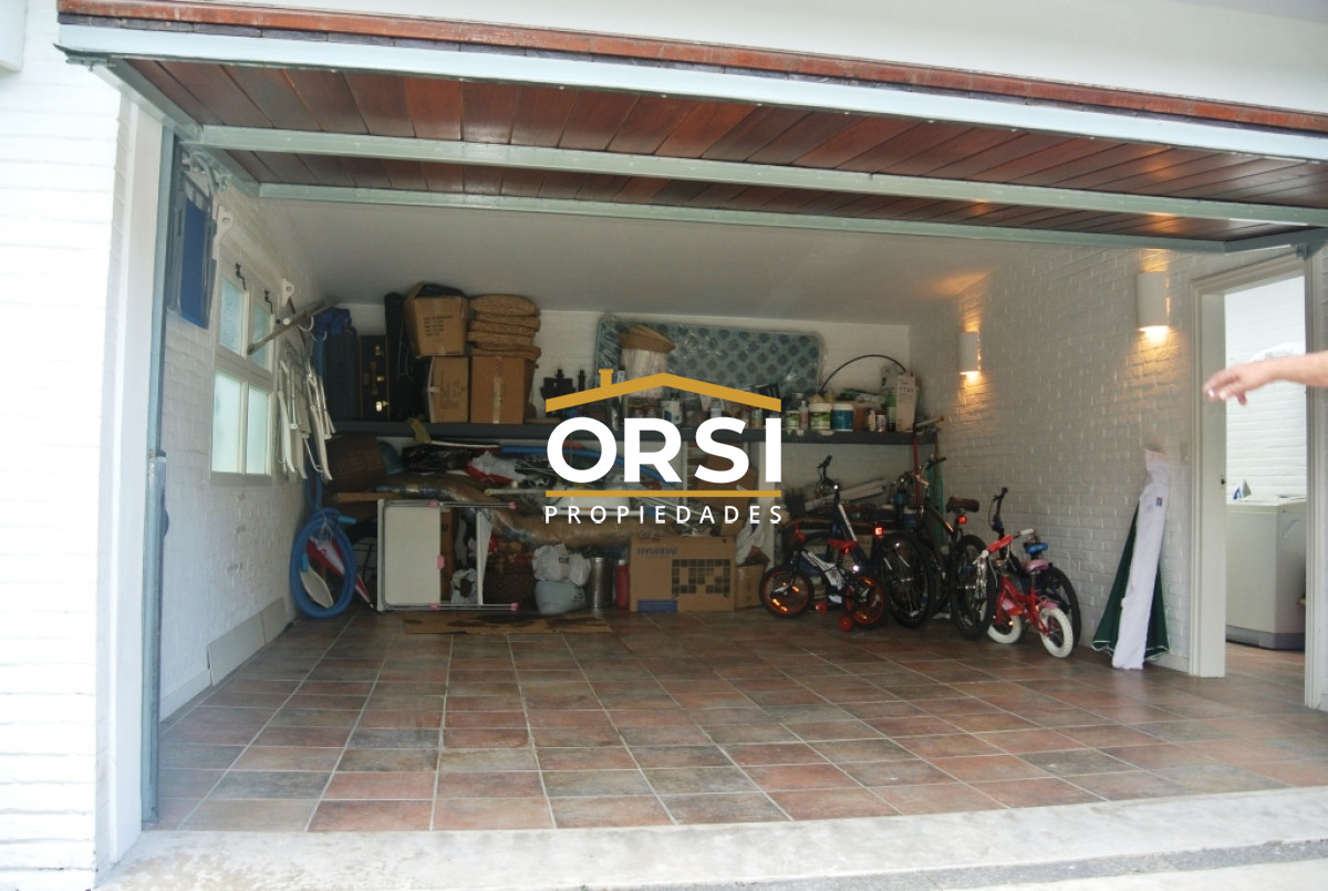 Casa ID.97 - Vende casa en excelente zona, de 5 dormitorios en Brava Punta del Este 
