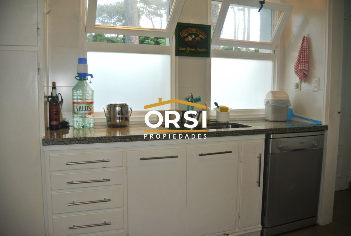 Casa ID.97 - Vende casa en excelente zona, de 5 dormitorios en Brava Punta del Este 