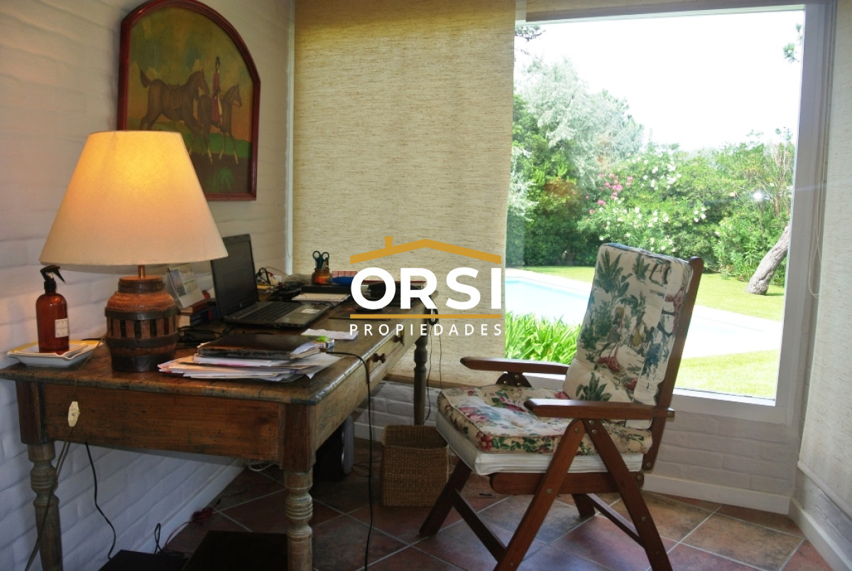 Casa ID.97 - Vende casa en excelente zona, de 5 dormitorios en Brava Punta del Este 