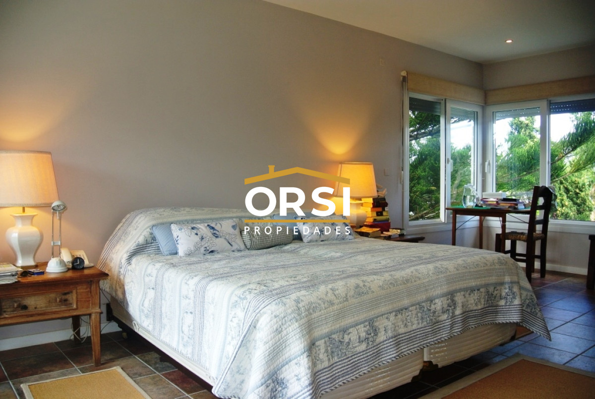 Casa ID.97 - Vende casa en excelente zona, de 5 dormitorios en Brava Punta del Este 
