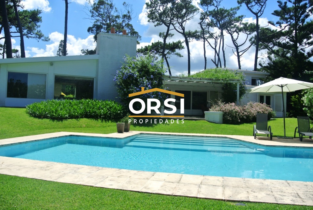 Casa ID.97 - Vende casa en excelente zona, de 5 dormitorios en Brava Punta del Este 