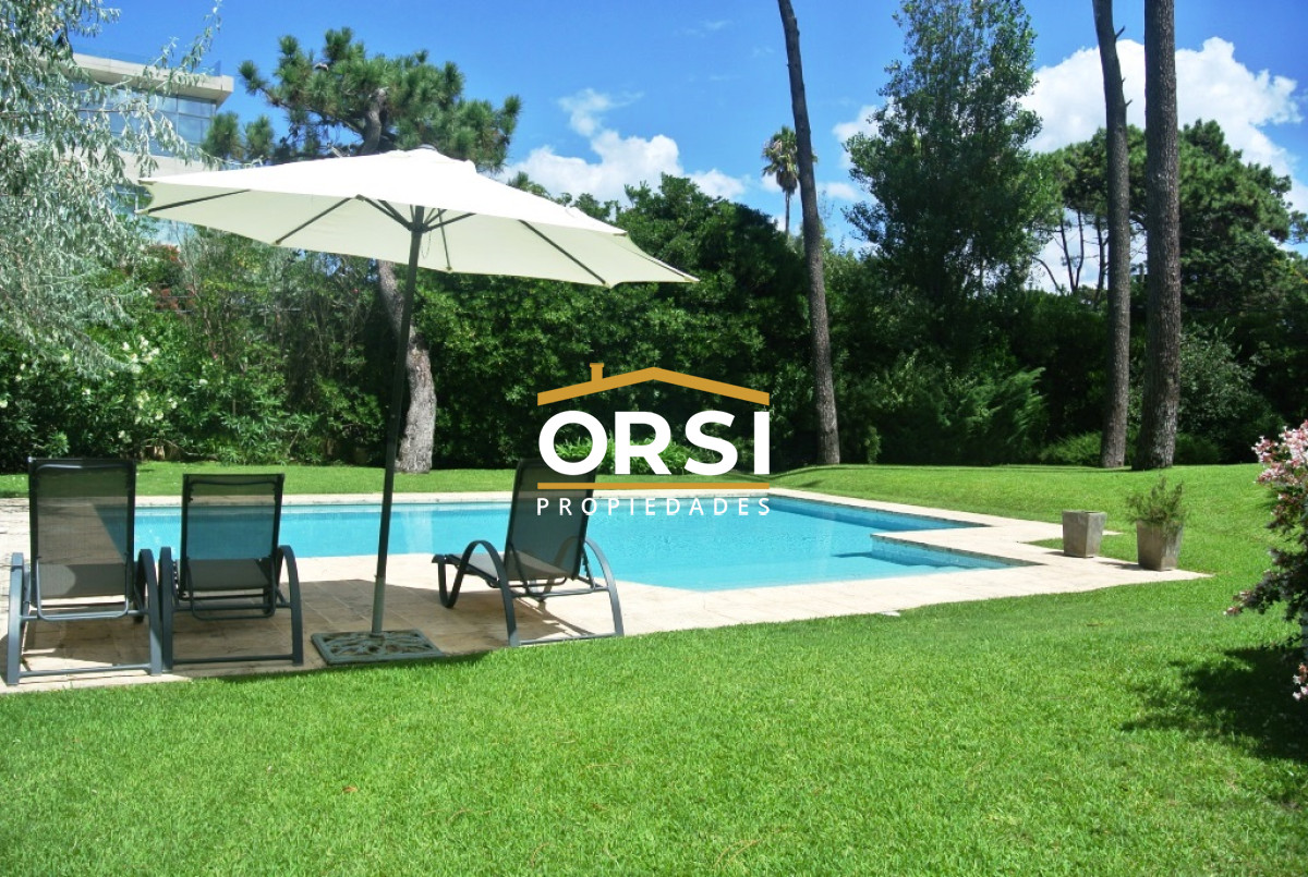 Casa ID.97 - Vende casa en excelente zona, de 5 dormitorios en Brava Punta del Este 