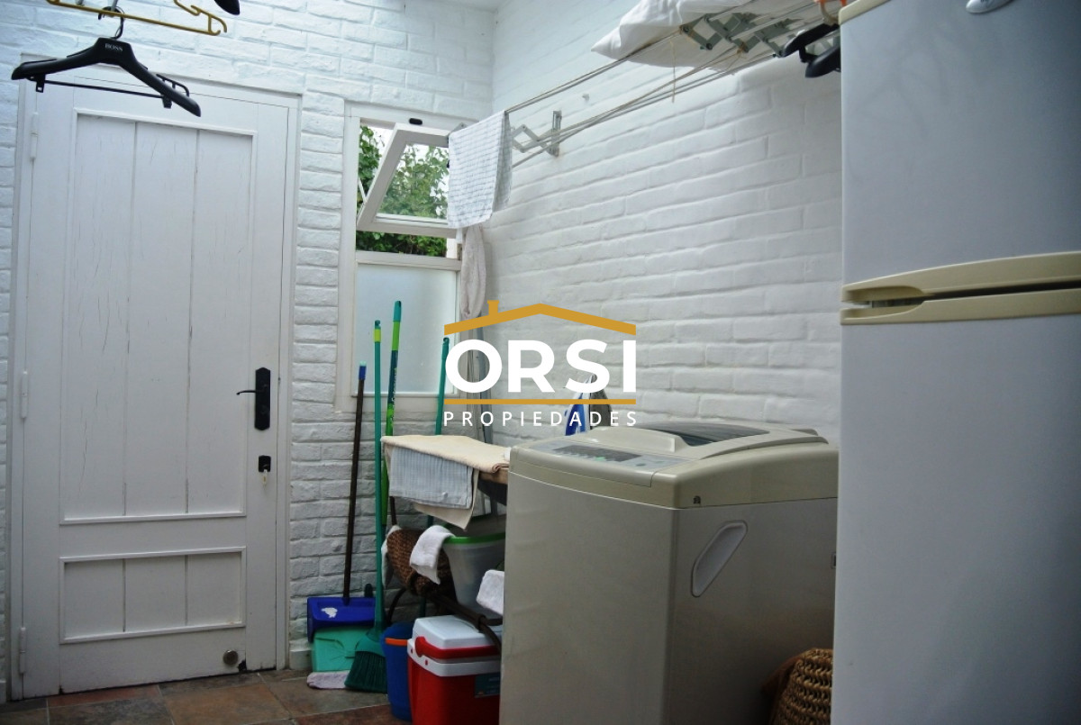 Casa ID.97 - Vende casa en excelente zona, de 5 dormitorios en Brava Punta del Este 