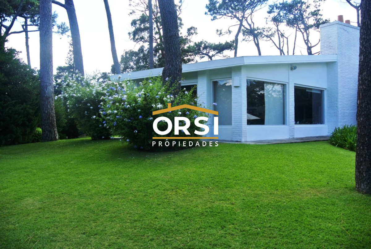 Casa ID.97 - Vende casa en excelente zona, de 5 dormitorios en Brava Punta del Este 