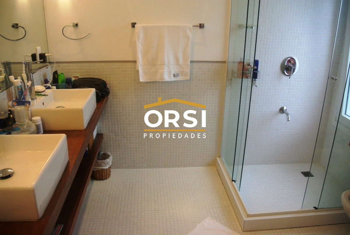 Casa ID.97 - Vende casa en excelente zona, de 5 dormitorios en Brava Punta del Este 