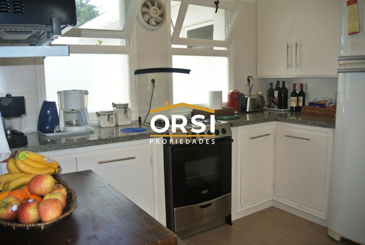 Casa ID.97 - Vende casa en excelente zona, de 5 dormitorios en Brava Punta del Este 