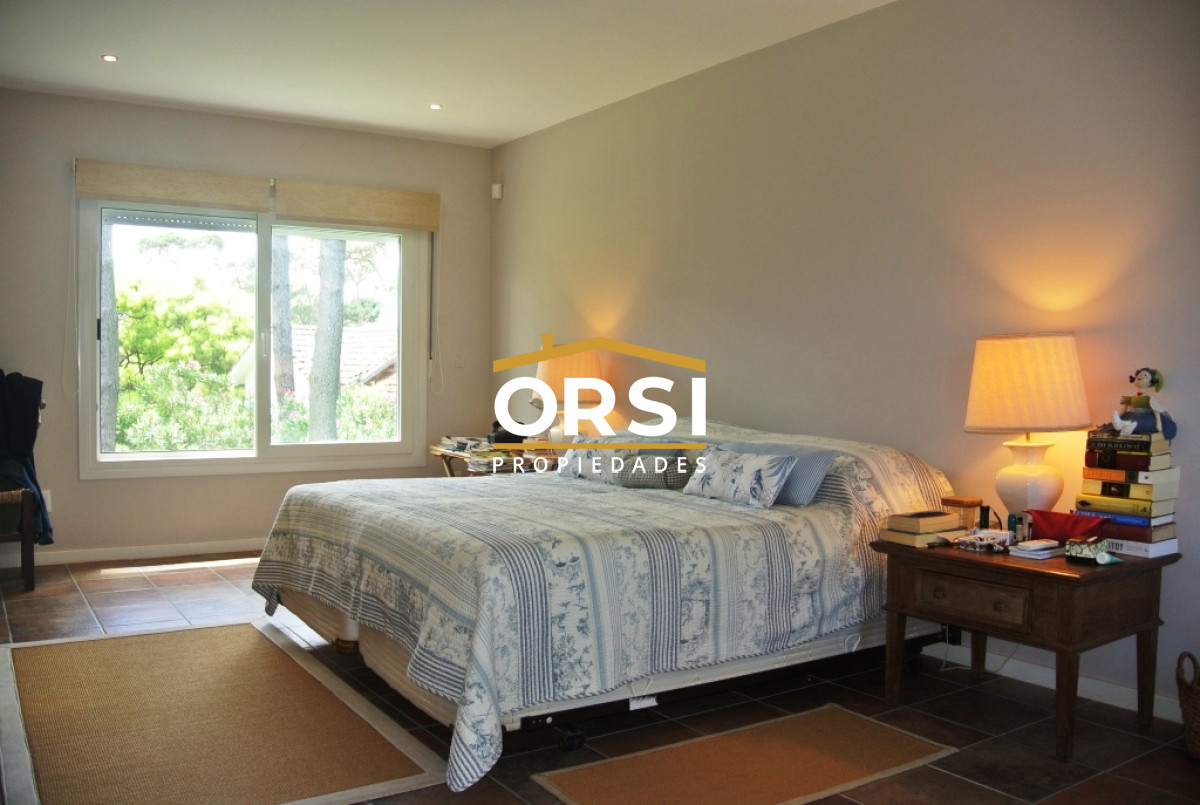 Casa ID.97 - Vende casa en excelente zona, de 5 dormitorios en Brava Punta del Este 