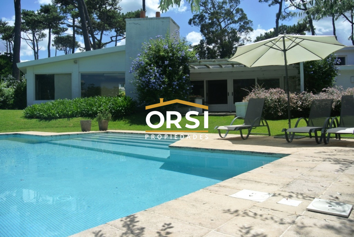 Casa ID.97 - Vende casa en excelente zona, de 5 dormitorios en Brava Punta del Este 