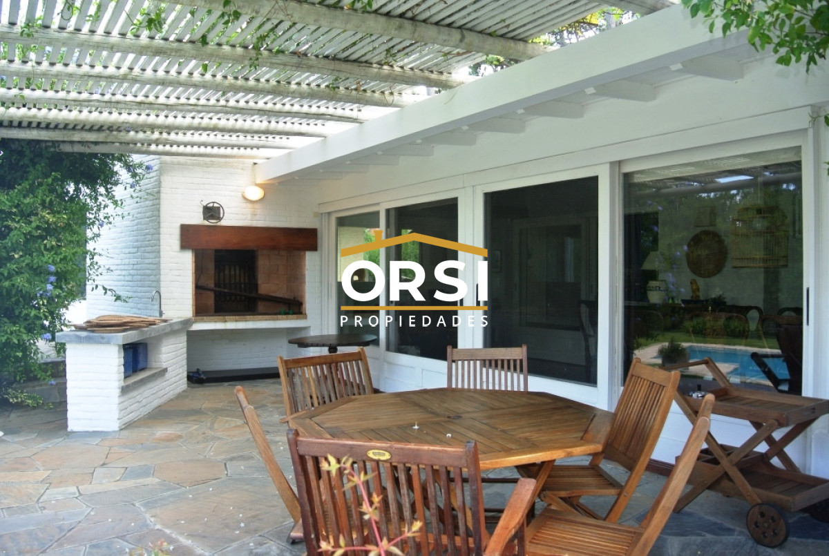 Casa ID.97 - Vende casa en excelente zona, de 5 dormitorios en Brava Punta del Este 