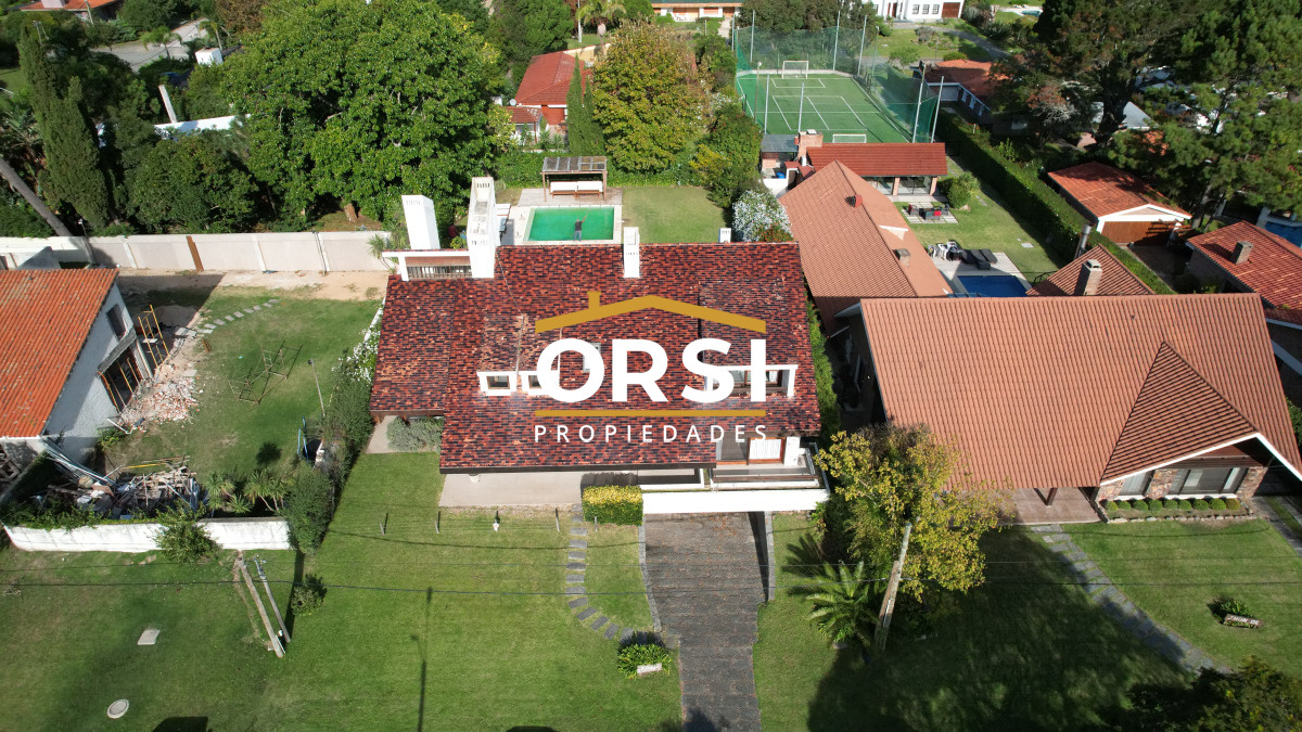 Casa ID.94 - Casa a la venta en playa mansa Punta Del Este, gran tamaño ubicada en zona privilegiada.