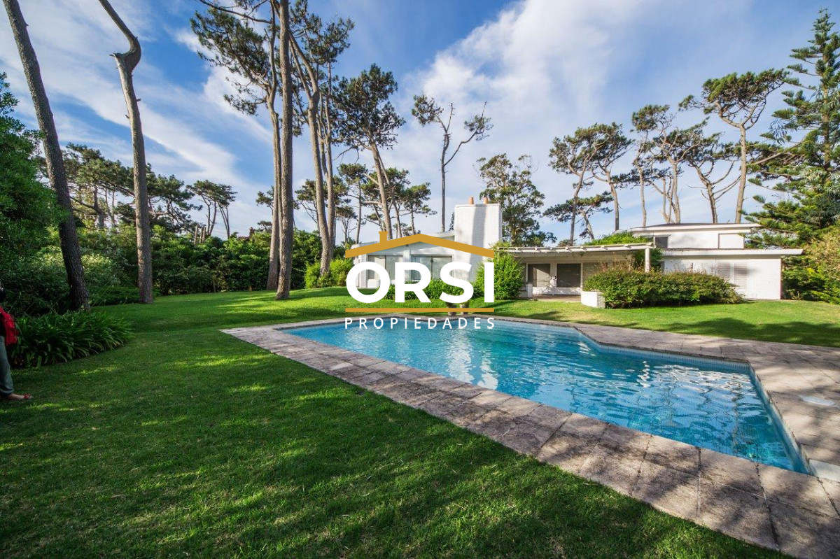 Casa ID.97 - Vende casa en excelente zona, de 5 dormitorios en Brava Punta del Este 