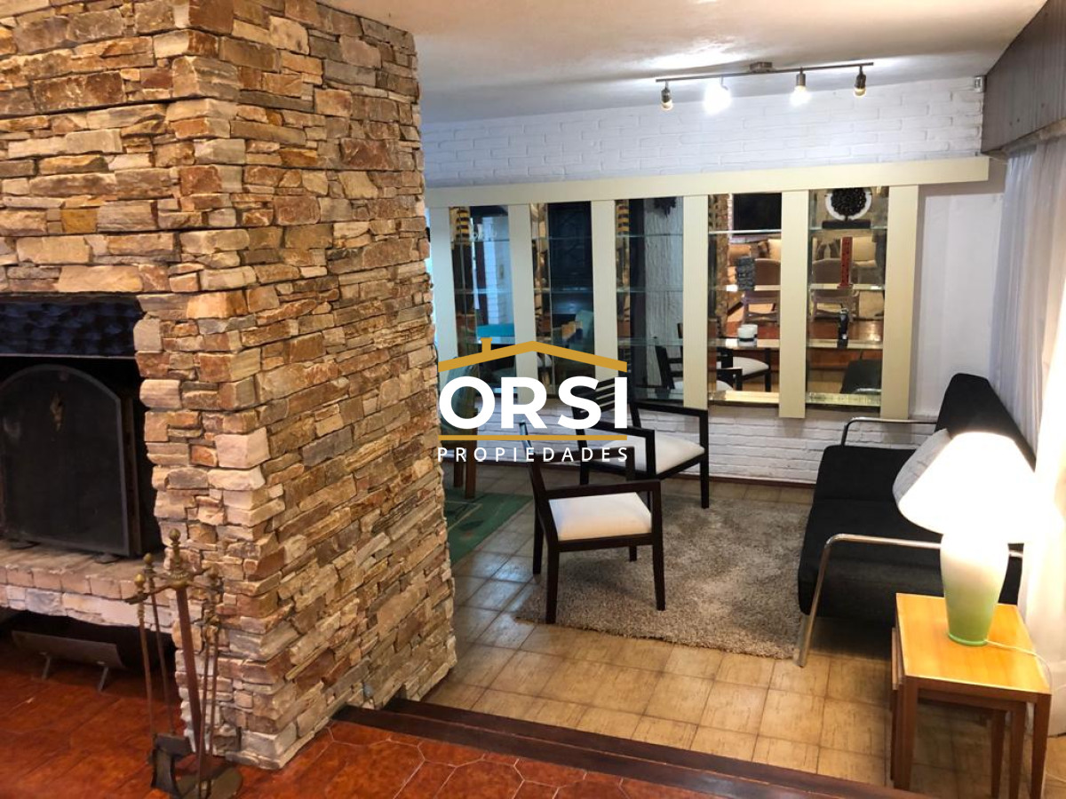 Casa ID.98 - Muy buena propiedad en venta, 5 dormitorios en barrio Cantegril, Punta del Este 