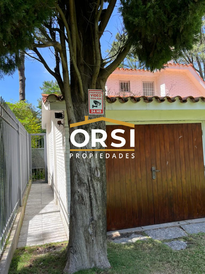 Casa ID.96 - Gran casa estilo tradicional de 4 dormitorios en venta en Playa Mansa