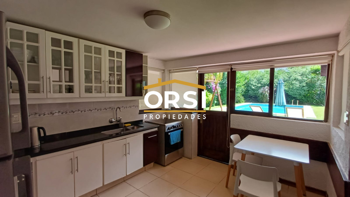 Casa ID.100 - Vende gran casa para vivir todo el año, de 3 dormitorios en Punta del Este 