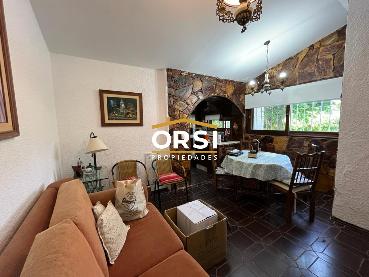 Casa ID.96 - Gran casa estilo tradicional de 4 dormitorios en venta en Playa Mansa