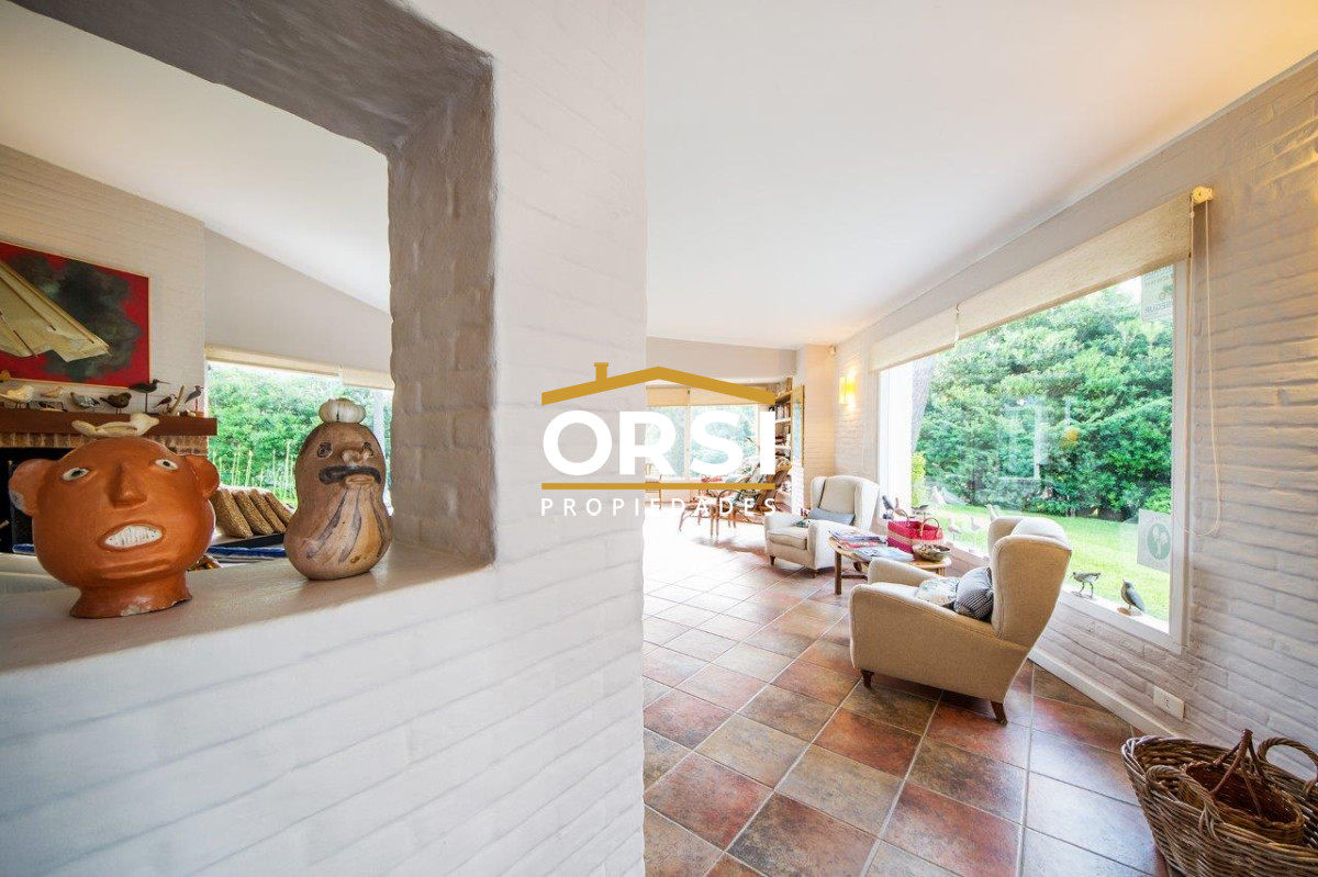 Casa ID.97 - Vende casa en excelente zona, de 5 dormitorios en Brava Punta del Este 