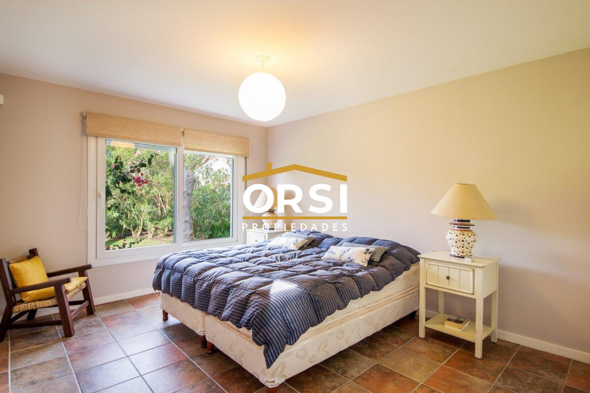 Casa ID.97 - Vende casa en excelente zona, de 5 dormitorios en Brava Punta del Este 