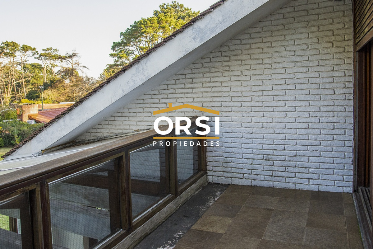 Casa ID.94 - Casa a la venta en playa mansa Punta Del Este, gran tamaño ubicada en zona privilegiada.