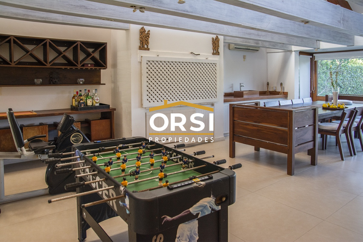 Casa ID.94 - Casa a la venta en playa mansa Punta Del Este, gran tamaño ubicada en zona privilegiada.