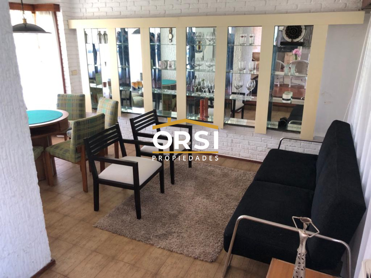 Casa ID.98 - Muy buena propiedad en venta, 5 dormitorios en barrio Cantegril, Punta del Este 