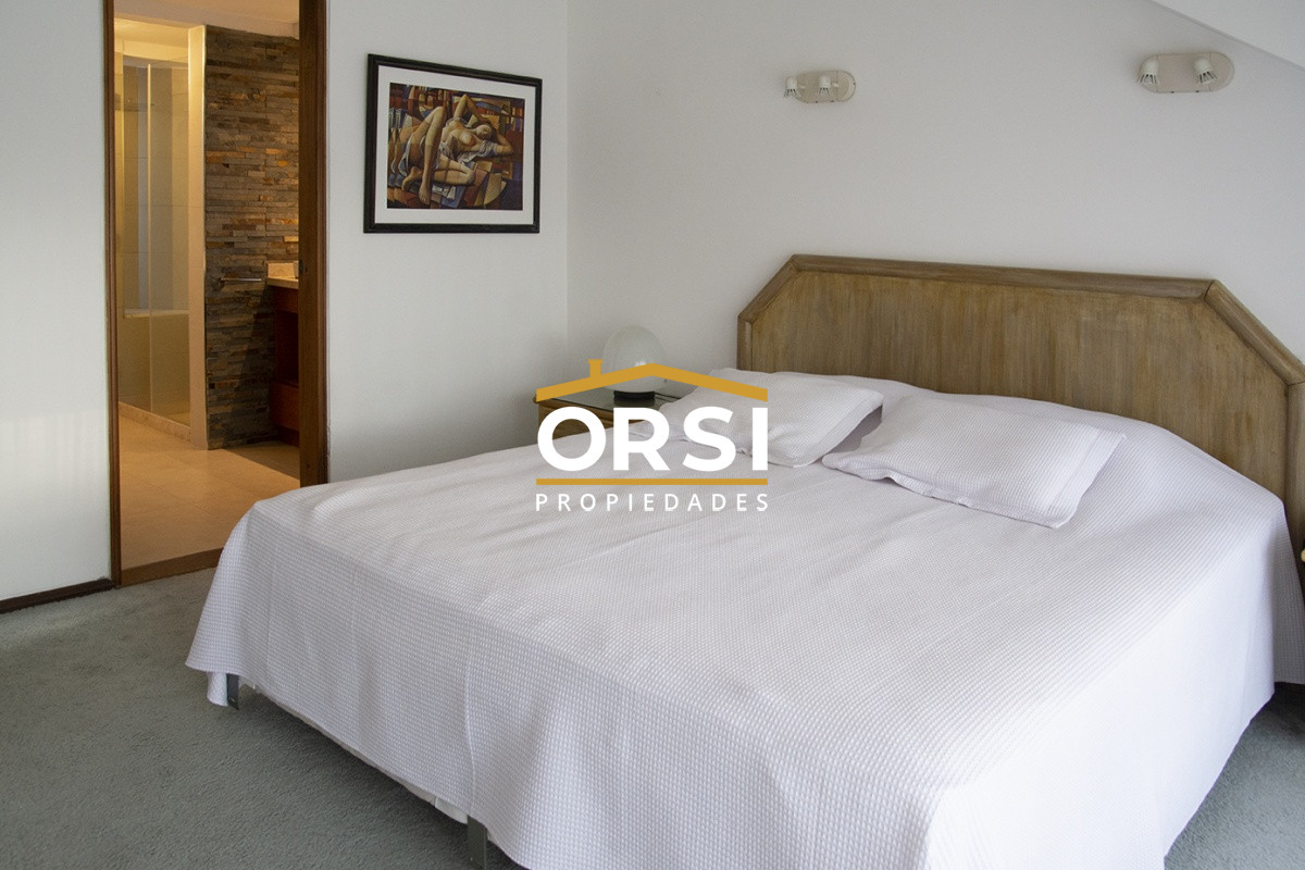 Casa ID.94 - Casa a la venta en playa mansa Punta Del Este, gran tamaño ubicada en zona privilegiada.