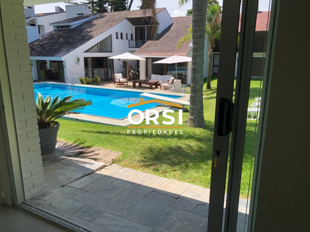 Casa ID.98 - Muy buena propiedad en venta, 5 dormitorios en barrio Cantegril, Punta del Este 