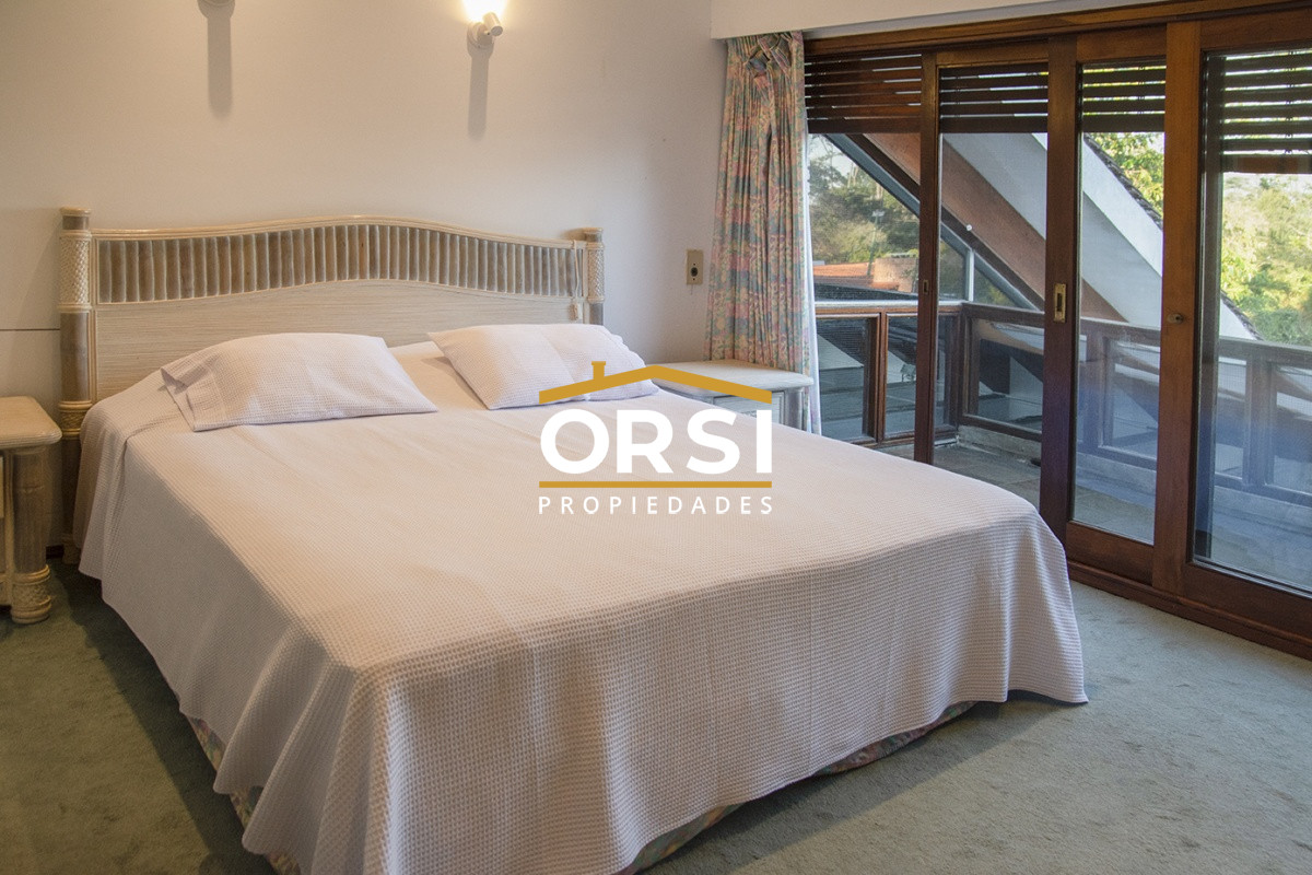 Casa ID.94 - Casa a la venta en playa mansa Punta Del Este, gran tamaño ubicada en zona privilegiada.