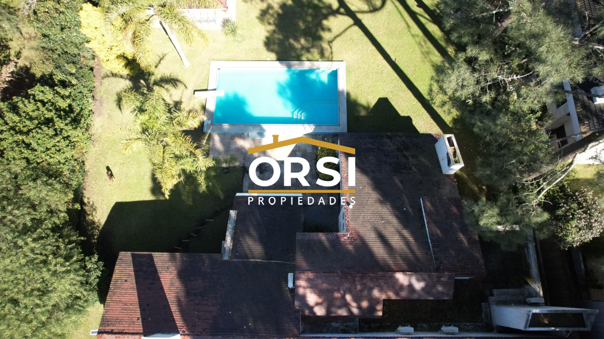 Casa ID.98 - Muy buena propiedad en venta, 5 dormitorios en barrio Cantegril, Punta del Este 