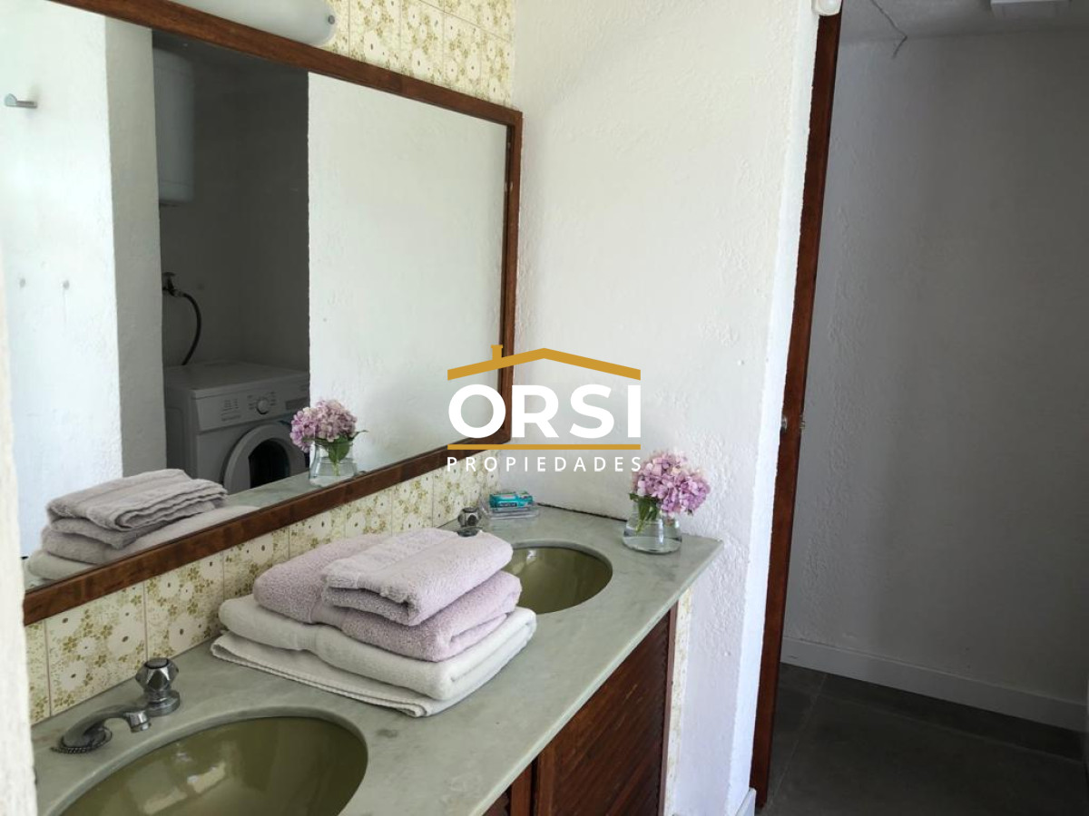 Casa ID.98 - Muy buena propiedad en venta, 5 dormitorios en barrio Cantegril, Punta del Este 
