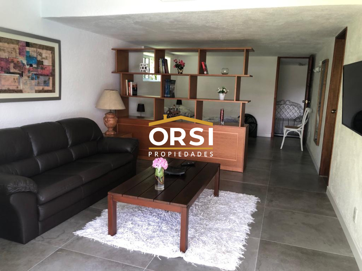 Casa ID.98 - Muy buena propiedad en venta, 5 dormitorios en barrio Cantegril, Punta del Este 