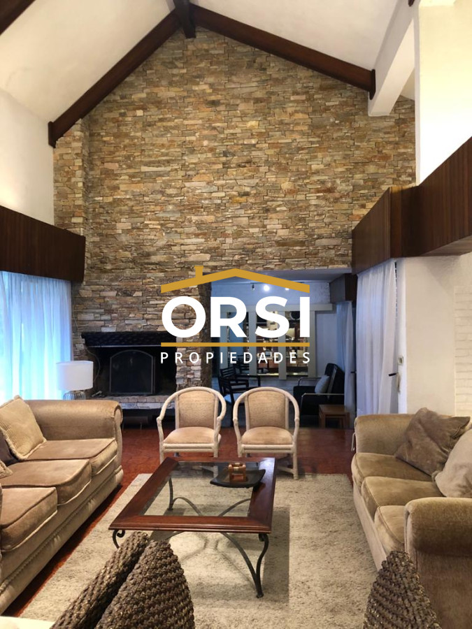 Casa ID.98 - Muy buena propiedad en venta, 5 dormitorios en barrio Cantegril, Punta del Este 