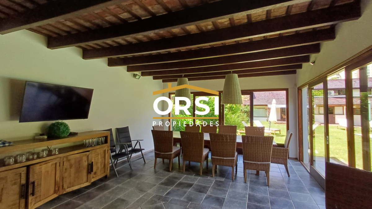 Casa ID.100 - Vende gran casa para vivir todo el año, de 3 dormitorios en Punta del Este 