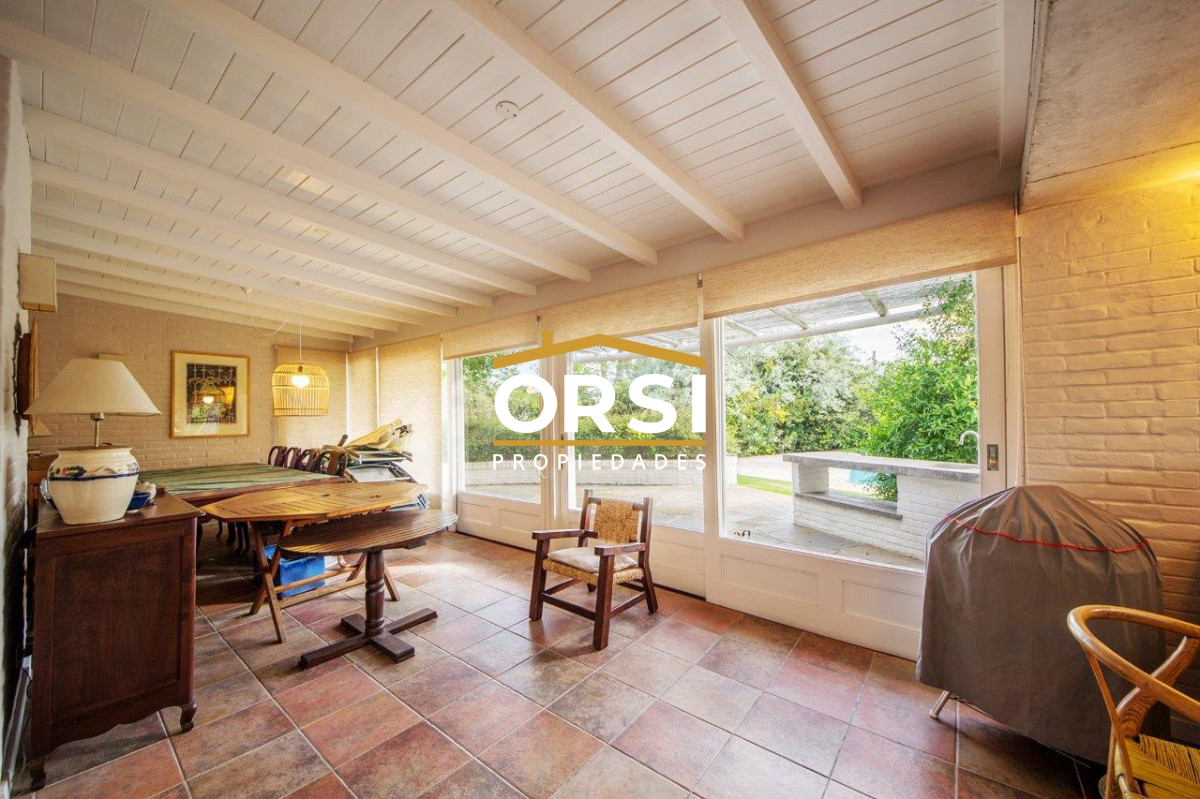 Casa ID.97 - Vende casa en excelente zona, de 5 dormitorios en Brava Punta del Este 