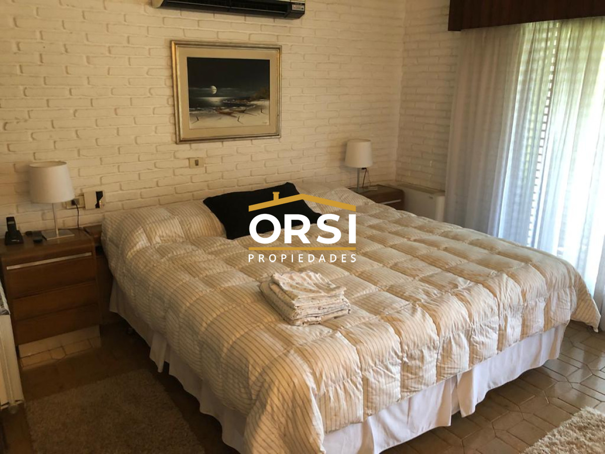 Casa ID.98 - Muy buena propiedad en venta, 5 dormitorios en barrio Cantegril, Punta del Este 