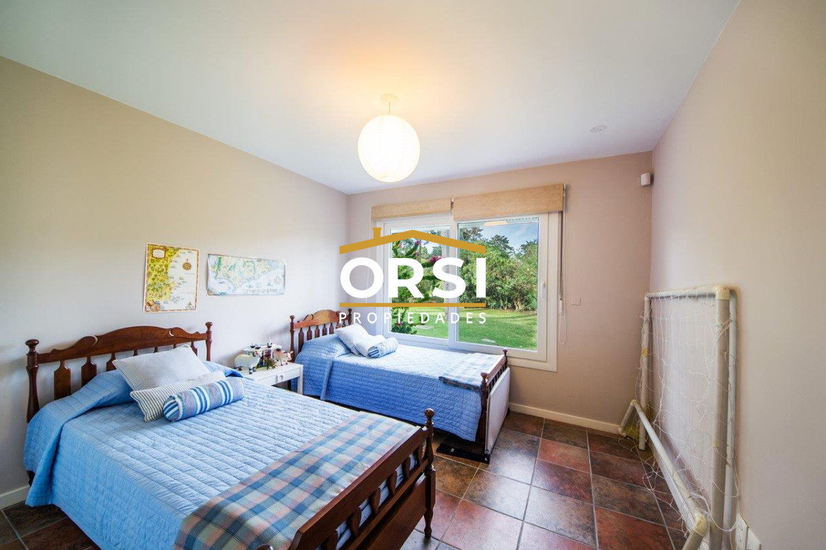 Casa ID.97 - Vende casa en excelente zona, de 5 dormitorios en Brava Punta del Este 