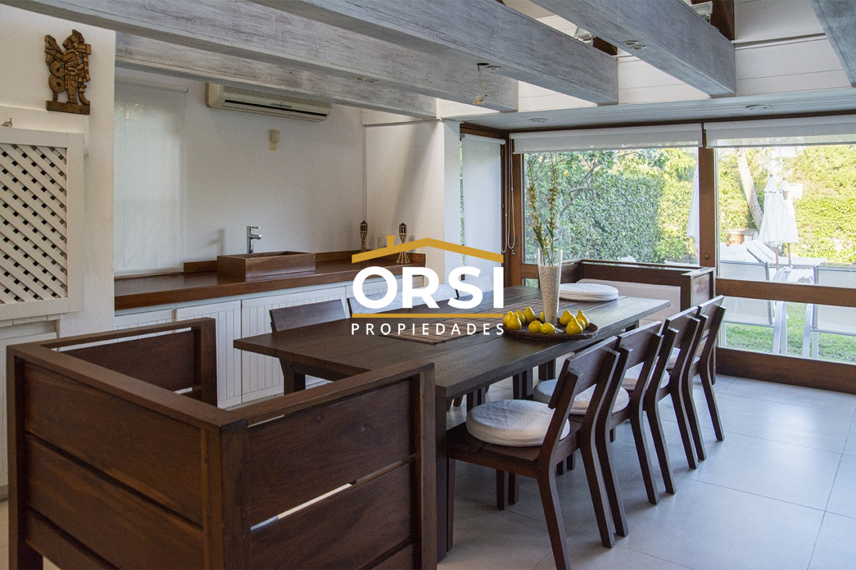 Casa ID.94 - Casa a la venta en playa mansa Punta Del Este, gran tamaño ubicada en zona privilegiada.
